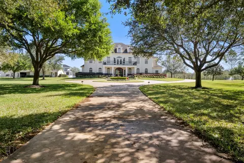 3622 River Forest Dr, Richmond, TX 77406