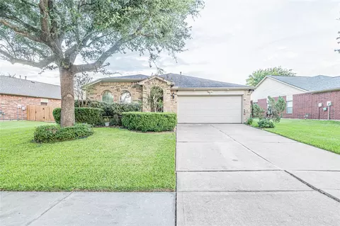 827 Honeysuckle Vine Dr, Rosenberg, TX 77469