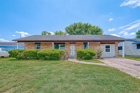 5834 Hirondel St, Houston, TX 77033
