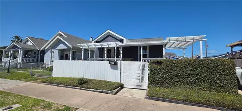 3322 Avenue R 12, Galveston, TX 77550