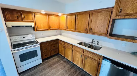 706 Rockdale Rd, Rockdale, TX 76567