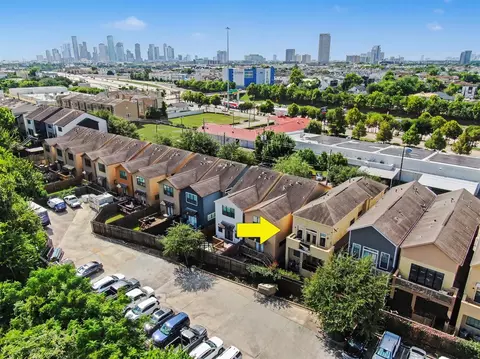 4648 Cornish St, Houston, TX 77007