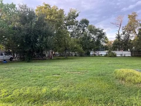 732 Hickory St, Fresno, TX 77545