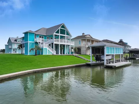 2005 2009 Laguna Harbor Cove Blvd, Port Bolivar, TX 77650