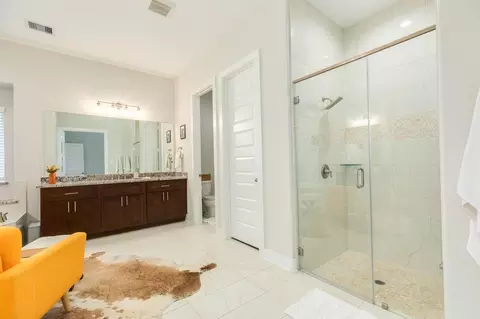 Bath - 902 Redbird Ct, Angleton, TX 77515 photo 4 of 5