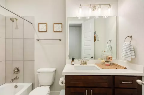 Bath - 902 Redbird Ct, Angleton, TX 77515 photo 3 of 5
