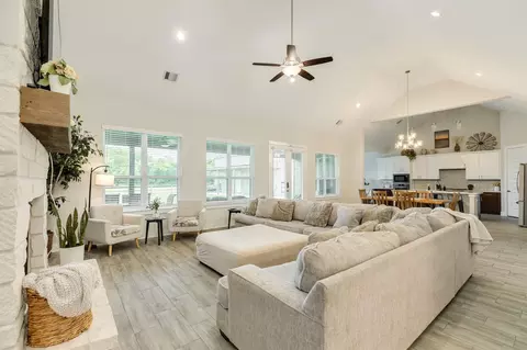 Living - 902 Redbird Ct, Angleton, TX 77515 photo 1 of 2