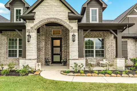 Exterior - 902 Redbird Ct, Angleton, TX 77515 photo 3 of 6