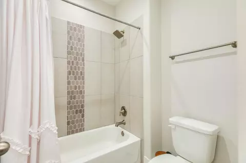Bath - 902 Redbird Ct, Angleton, TX 77515 photo 2 of 5