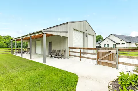 Other - 902 Redbird Ct, Angleton, TX 77515 photo 4 of 5