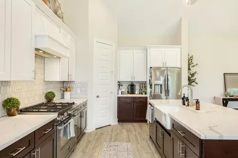 Kitchen - 902 Redbird Ct, Angleton, TX 77515 photo 2 of 2