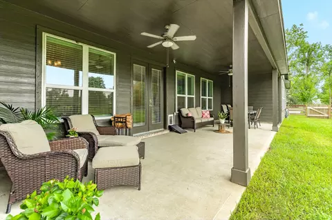 Exterior - 902 Redbird Ct, Angleton, TX 77515 photo 4 of 6