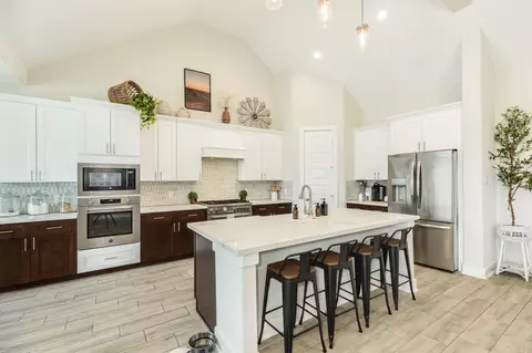 Kitchen - 902 Redbird Ct, Angleton, TX 77515 photo 1 of 2