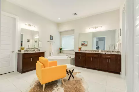 Bath - 902 Redbird Ct, Angleton, TX 77515 photo 5 of 5