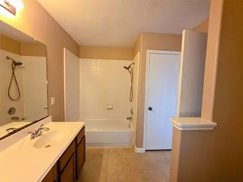 Bath - 24235 Stargazer Pt, Spring, TX 77373 photo 3 of 3