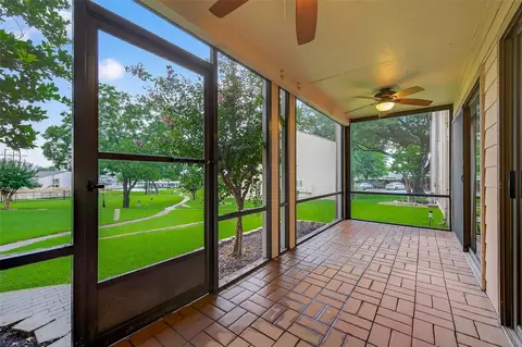 102 E Lakeview Ter, Montgomery, TX 77356