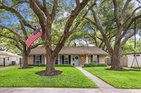 10714 Piping Rock Ln, Houston, TX 77042