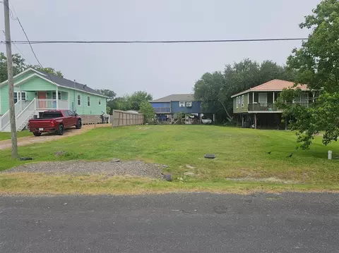 1010 15th St, San Leon, TX 77539