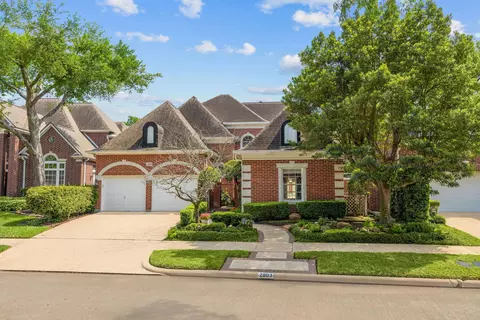 2803 Saint Annes Dr, Sugar Land, TX 77479