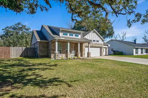 322 Wellshire Dr, West Columbia, TX 77486