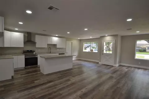 731 James St, Tomball, TX 77375