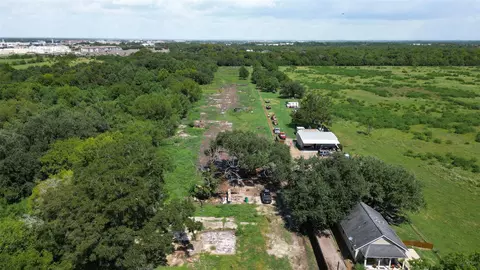 418 W Archer Rd, Baytown, TX 77521