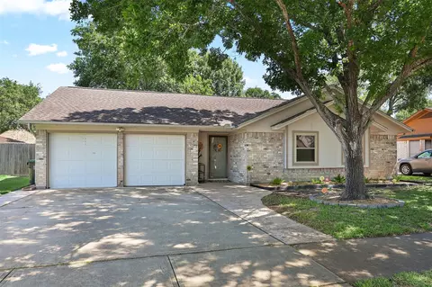 1819 Meadow Creek Dr, Pearland, TX 77581