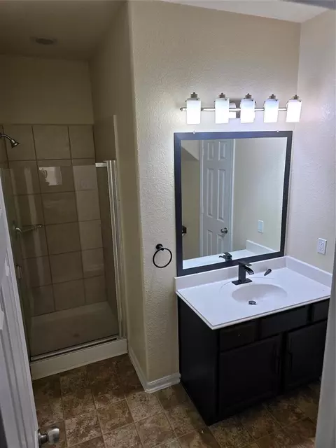 Bath - 4807 Hackamore Brook Ct, Katy, TX 77449 photo 1 of 5