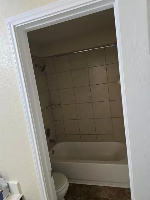 Bath - 4807 Hackamore Brook Ct, Katy, TX 77449 photo 2 of 5