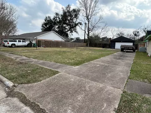 8218 Gulf Spring Ln, Houston, TX 77075
