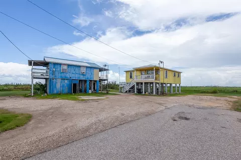 7437 S 7th Ave, Sabine Pass, TX 77655