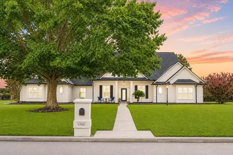 1 Lake Estates Ct, Montgomery, TX 77356