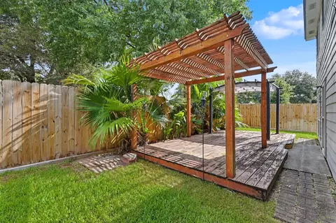Exterior - 4926 Edinston Pl, Spring, TX 77388 photo 4 of 6