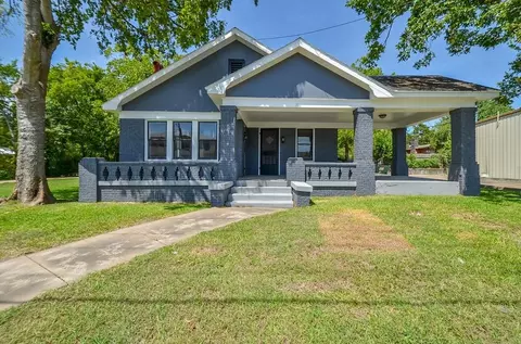 404 W Main St, Bellville, TX 77418