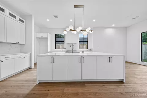 4802 Hummingbird St, Houston, TX 77035
