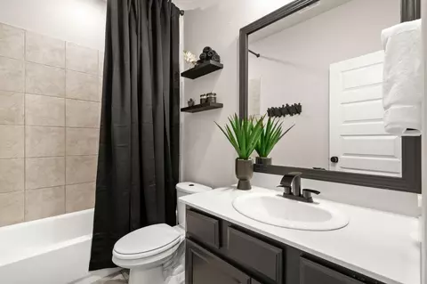 Bath - 7067 Silverleaf Oak St, Conroe, TX 77304 photo 3 of 3