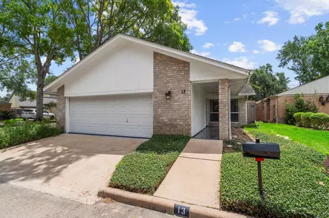 13 Tiffany Sq, Sugar Land, TX 77478