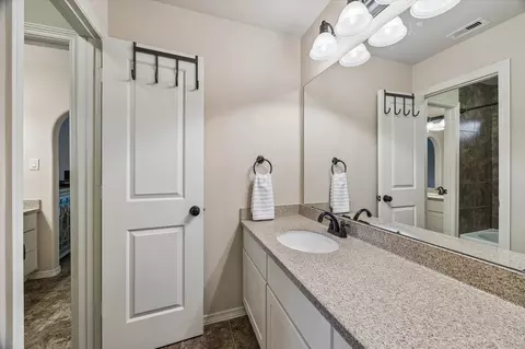 Bath - 3 Tiburon Ct, Spring, TX 77389 photo 5 of 5