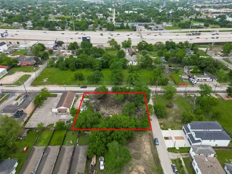 2111 Jensen Dr, Houston, TX 77026