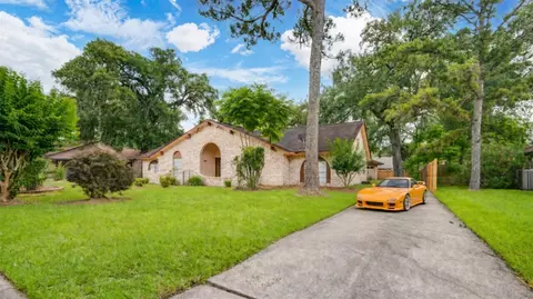 204 Nasturtium St, Lake Jackson, TX 77566