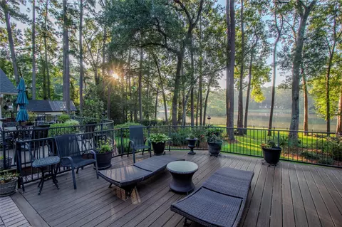 3783 Spring Dr, Huntsville, TX 77340