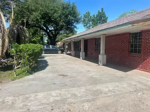 255 Mcfarland Rd, Houston, TX 77060