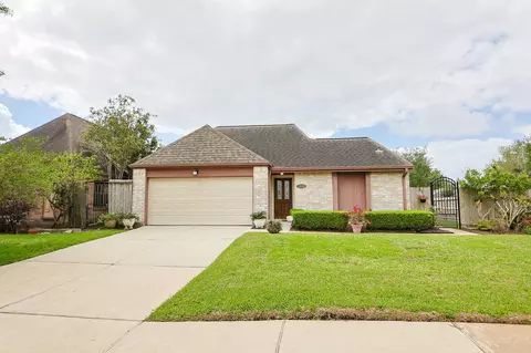 11835 Brook Meadows Ln, Meadows Place, TX 77477