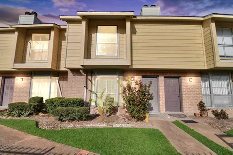 9350 Country Creek Dr #6, Houston, TX 77036