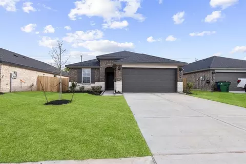 405 Amy St, Angleton, TX 77515 photo 1