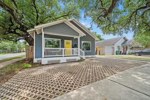 4734 Bell St, Houston, TX 77023