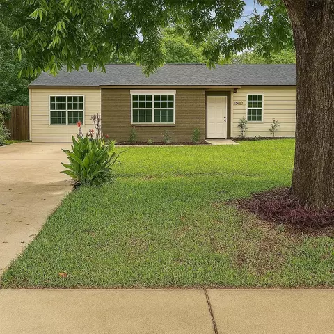 10517 Fairland Dr, Houston, TX 77051