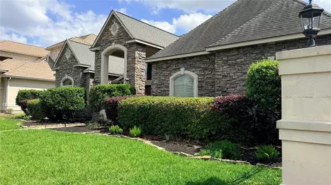 10 Lake Sterling Gate Dr, Spring, TX 77379