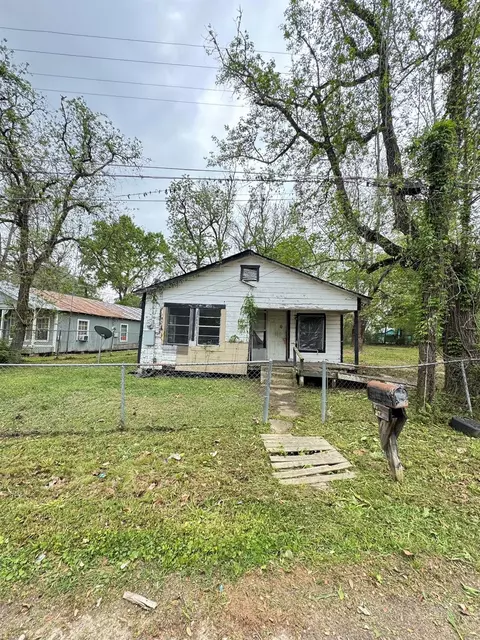 916 Lamar St, Cleveland, TX 77327