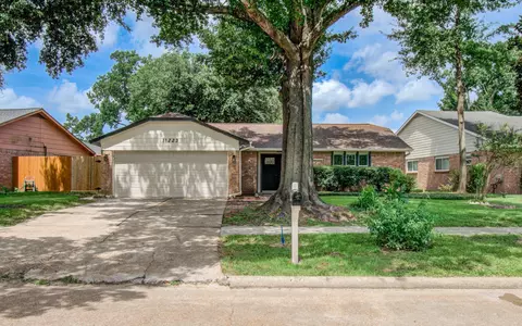 11223 Voltaire Dr, Houston, TX 77065